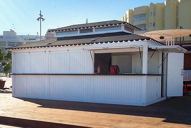 Chiringuito transportable en módulos con cocina almacén y bar de 30 m²