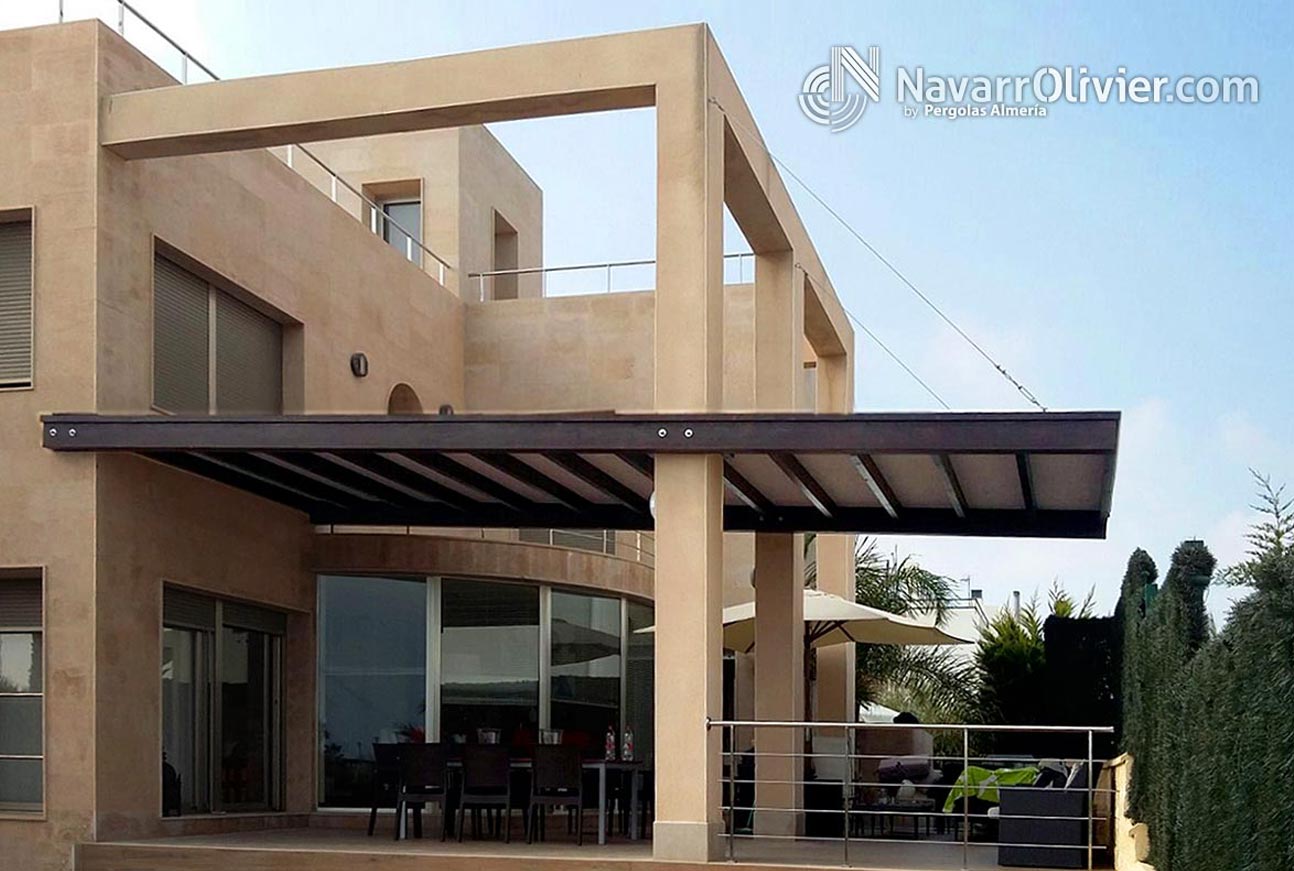 Pérgola voladizo en madera para exterior