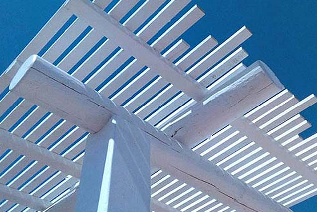 Pérgola de luz filtrada blanca para atico en Vera, Almería