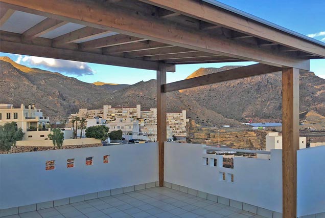 Pergola de madera para mirador en azotea de edicio de Aguilas, Murcia.