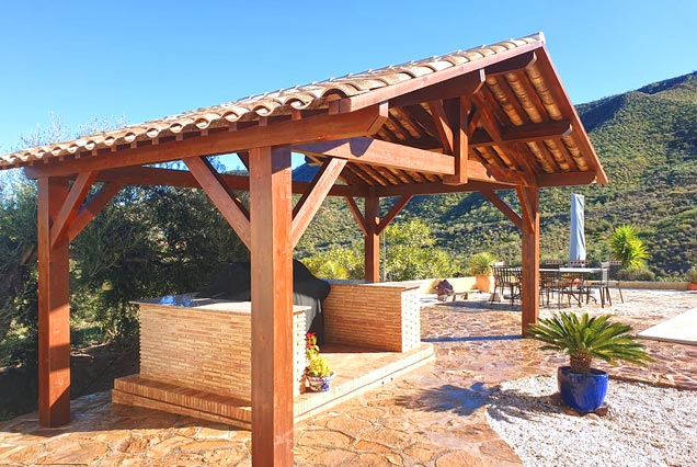 Pérgola a 2 aguas estilo tradicional para barbacoa en Los Gallardos, Almería.