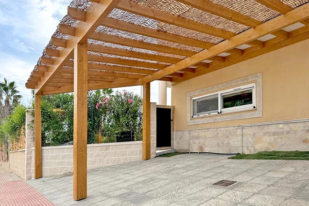 Pérgola para parking privado de vivienda de lujo en Marbella, Málaga
