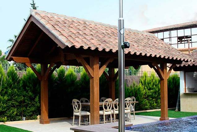 Pérgola cenador en madera a 2 aguas con teja