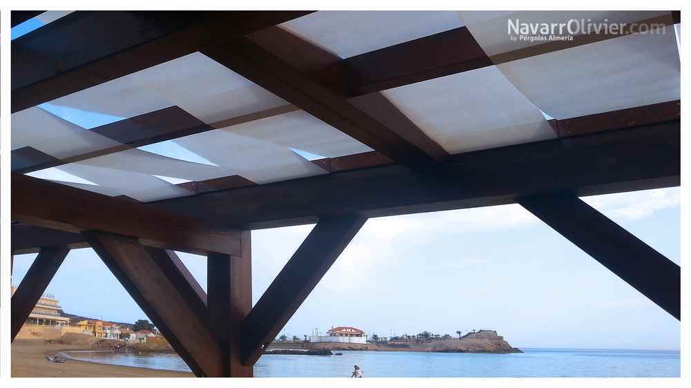 Pergola de Luz Filtrada en madera y microperforado