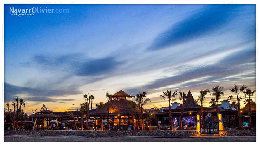 Cubiertas tropicales para restaurante de playa