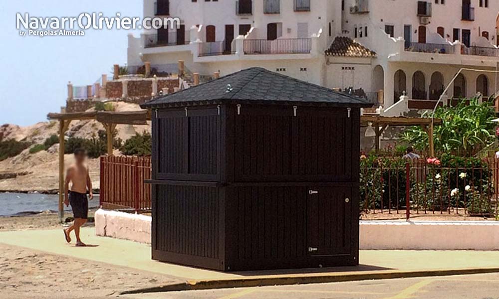 Caseta de informacion turistica de madera a 4 aguas